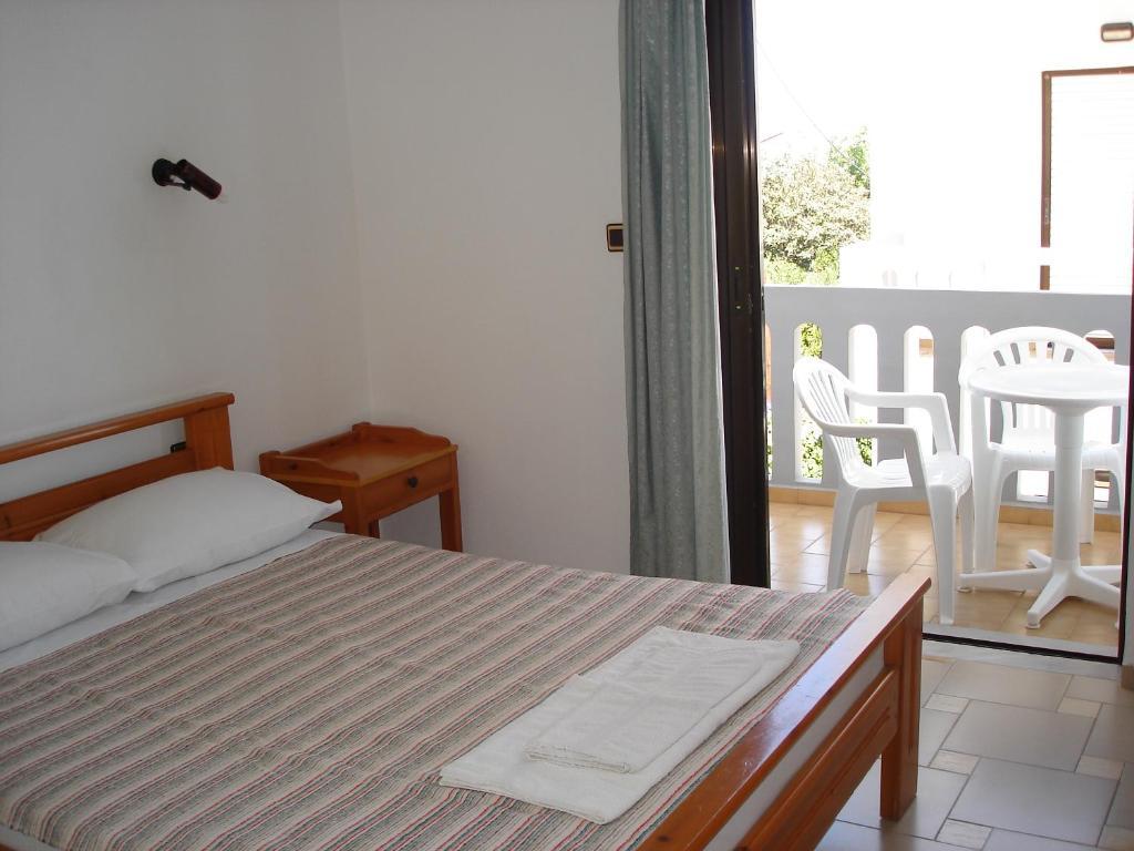 Popi Hotel Apartments Agia Marina Oda fotoğraf