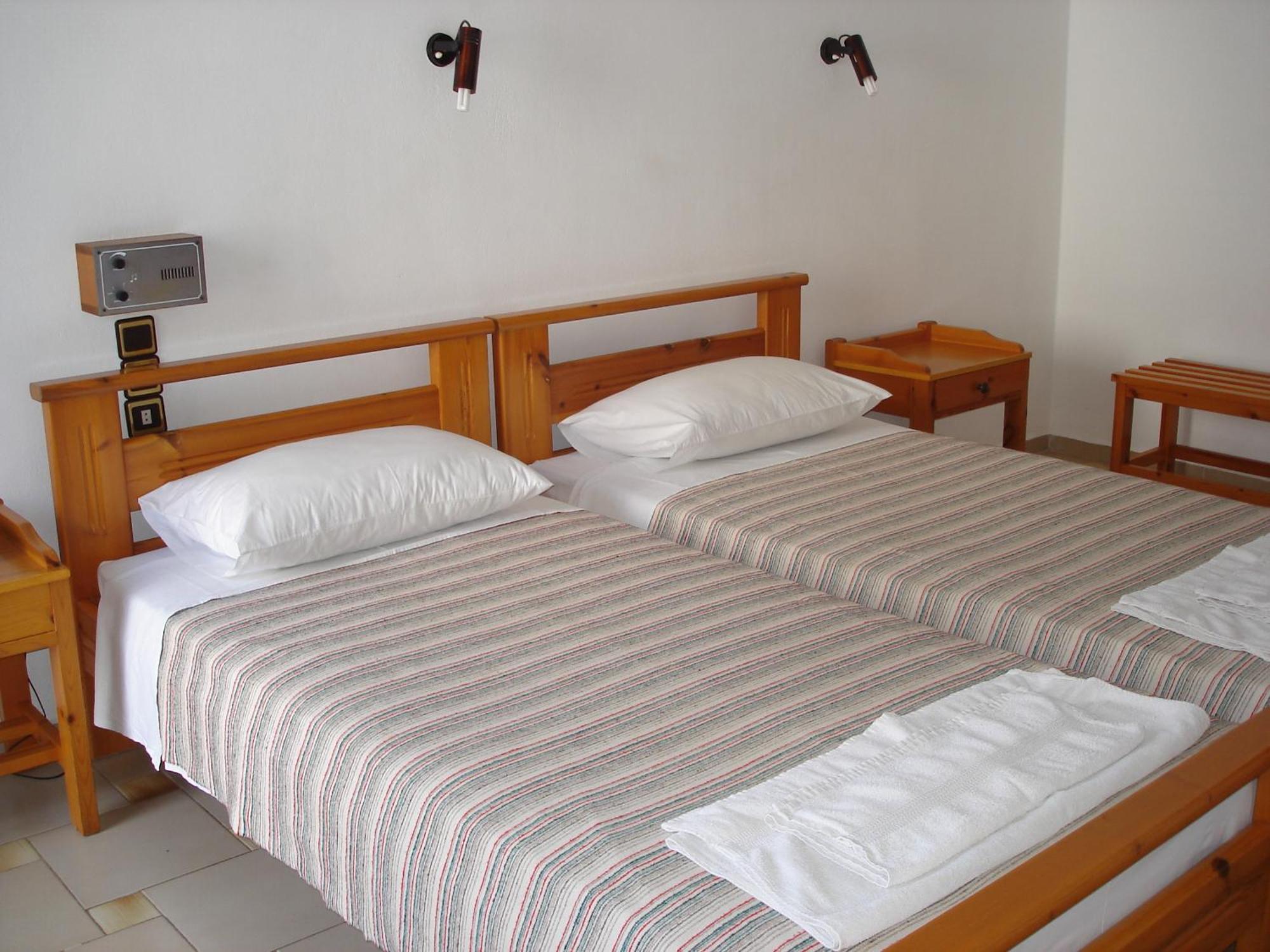 Popi Hotel Apartments Agia Marina Dış mekan fotoğraf