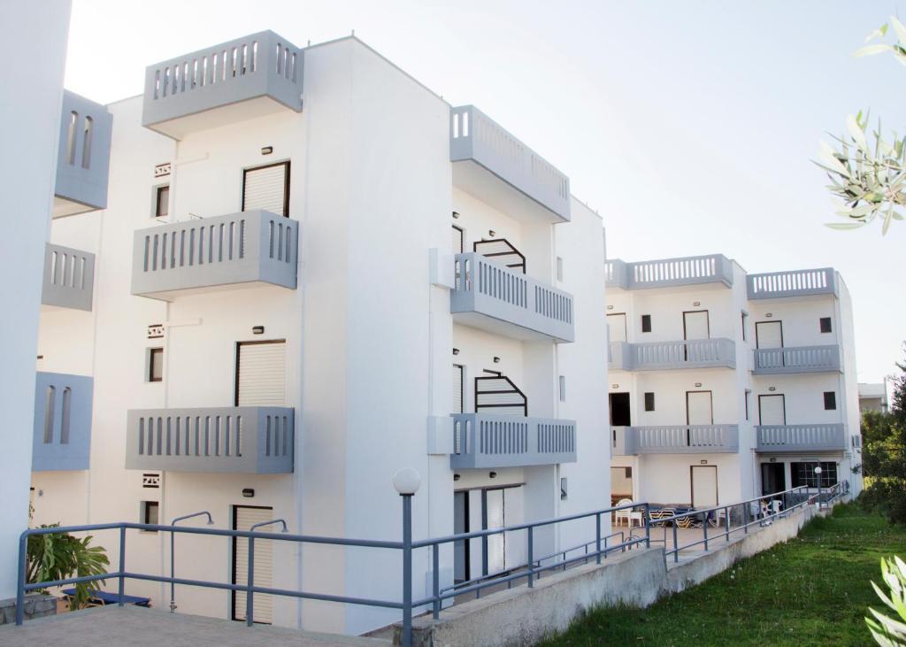 Popi Hotel Apartments Agia Marina Dış mekan fotoğraf