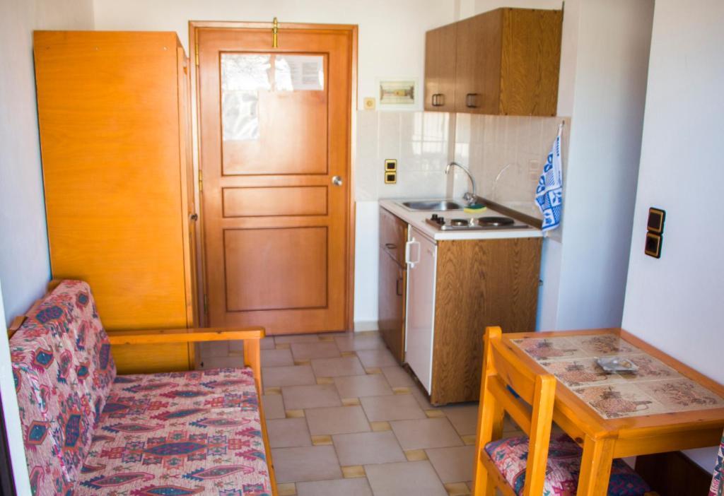 Popi Hotel Apartments Agia Marina Dış mekan fotoğraf