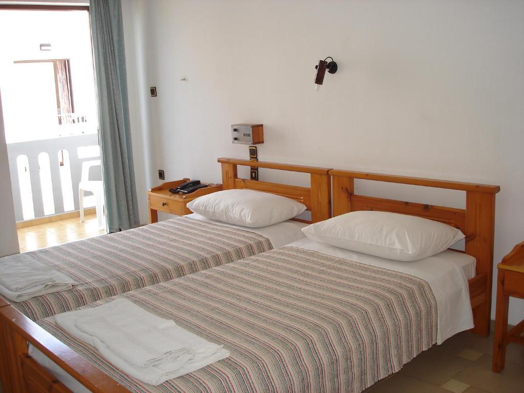 Popi Hotel Apartments Agia Marina Oda fotoğraf