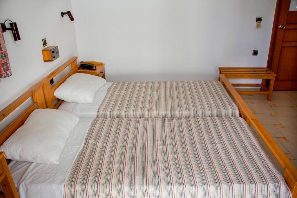 Popi Hotel Apartments Agia Marina Oda fotoğraf