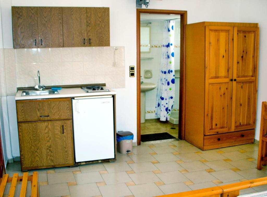 Popi Hotel Apartments Agia Marina Oda fotoğraf